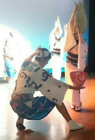 Awa-Dori dancer poised