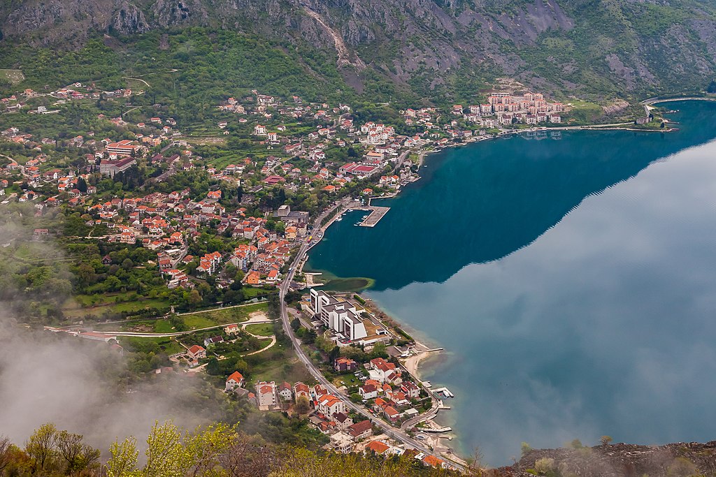 Risan,_Bahía_de_Kotor,_Montenegro