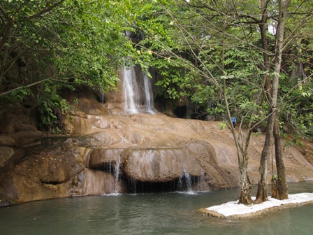 Sai Yok Noi waterfall and pool