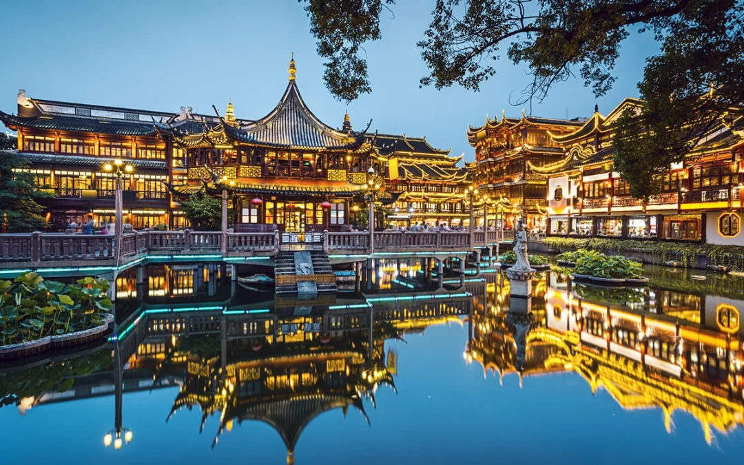 From Hostels to Hotpot – 6 Reasons Why I Prefer China Over Japan