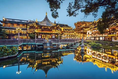 From Hostels to Hotpot – 6 Reasons Why I Prefer China Over Japan