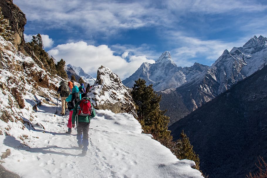 Winter trek in the Himalayas