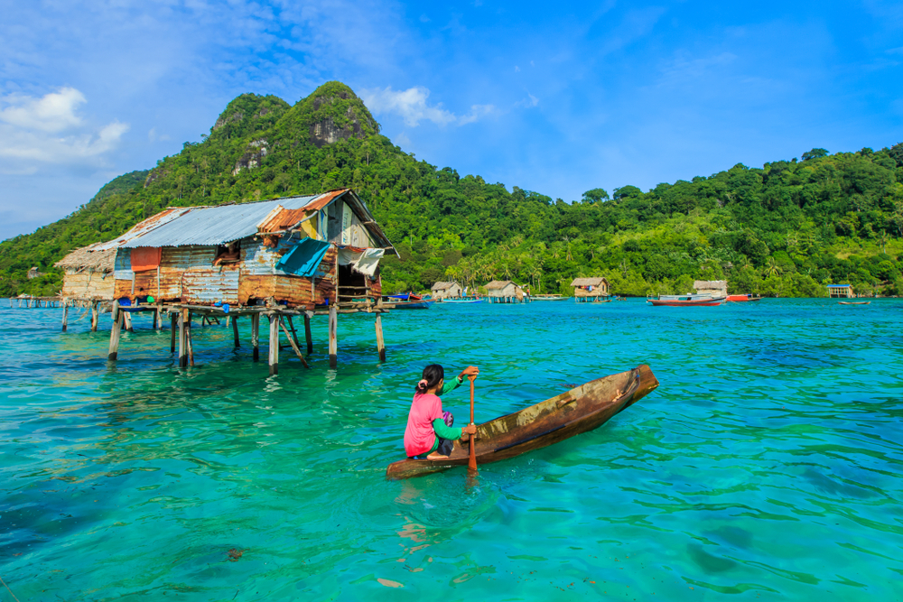 Rebuilding a Paradise in a Diving Haven: My Sun-Drenched Volunteering Experience in Borneo