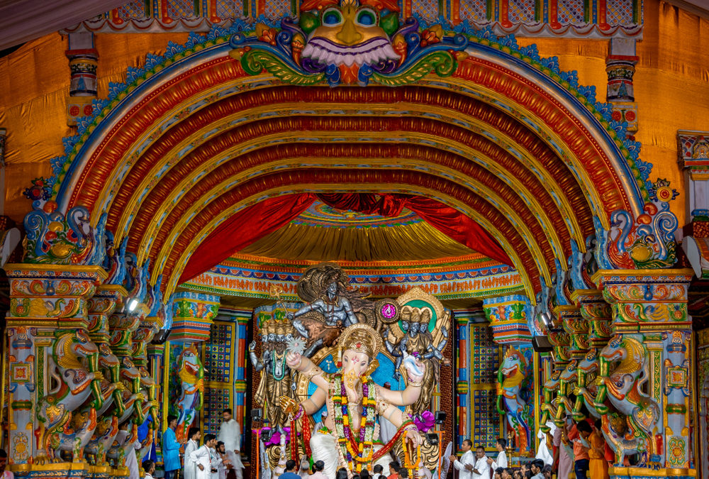 6 Iconic Ganpati Pandals of Mumbai That Absolutely Turn the Entire City Into a Colorful Work of Art